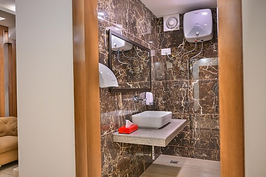Photo 2 of Royal Park Hotel Srinagar