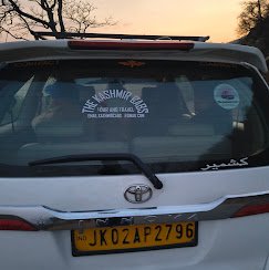 The Kashmir Cabs - photo 2 - Taxi and Cab Services in Srinagar