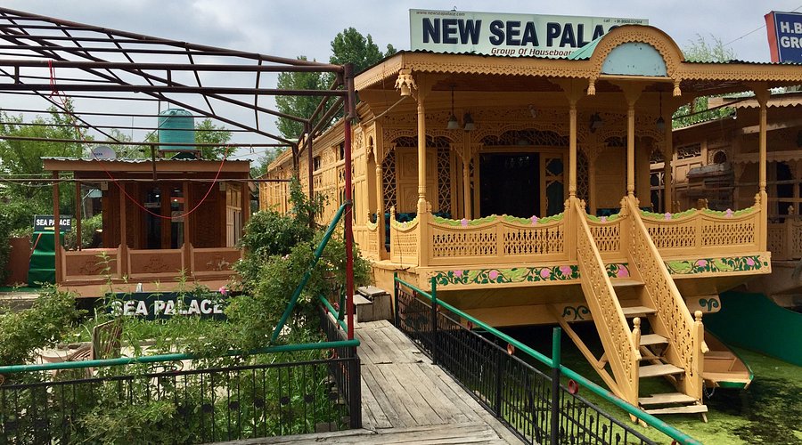 Photo 2 of New Sea Palace Houseboats