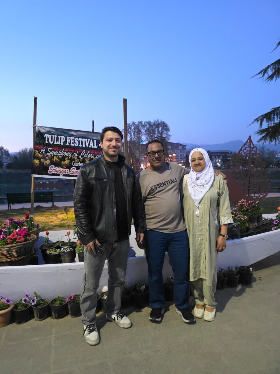 Kashmir Cab Service by Travel My Kashmir - photo 2 - Travel Agents and Tour Operators in Srinagar